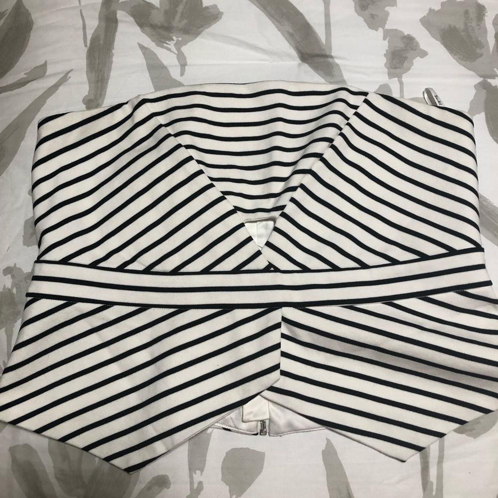 strapless top